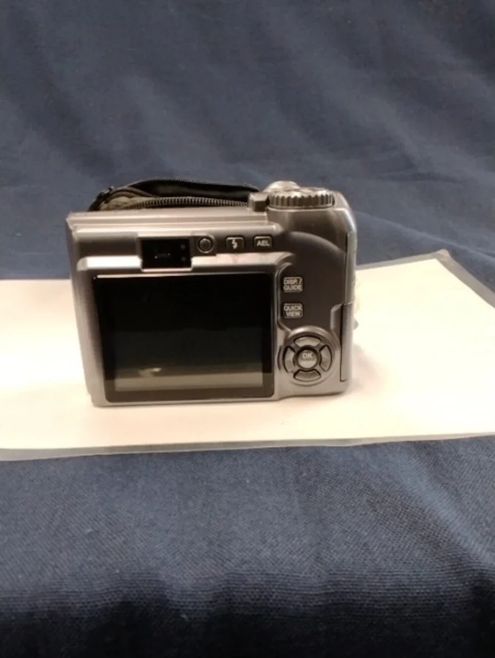 Olympus compact digital camera in silver-gray finish 7.1 Megapixel